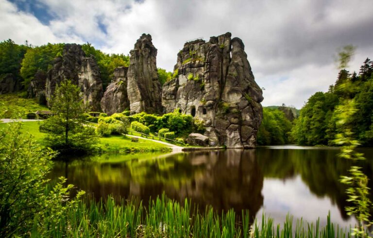 Externsteine mit See zum Geoaching